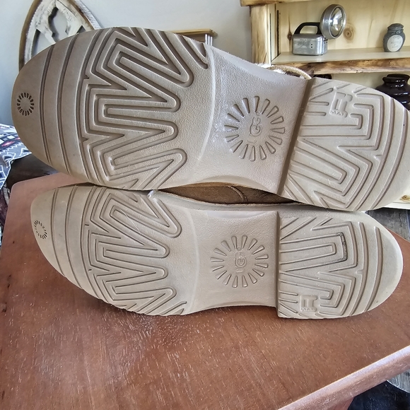 UGG Fleece Lined Bootie Size 8 - Picture 2 of 10